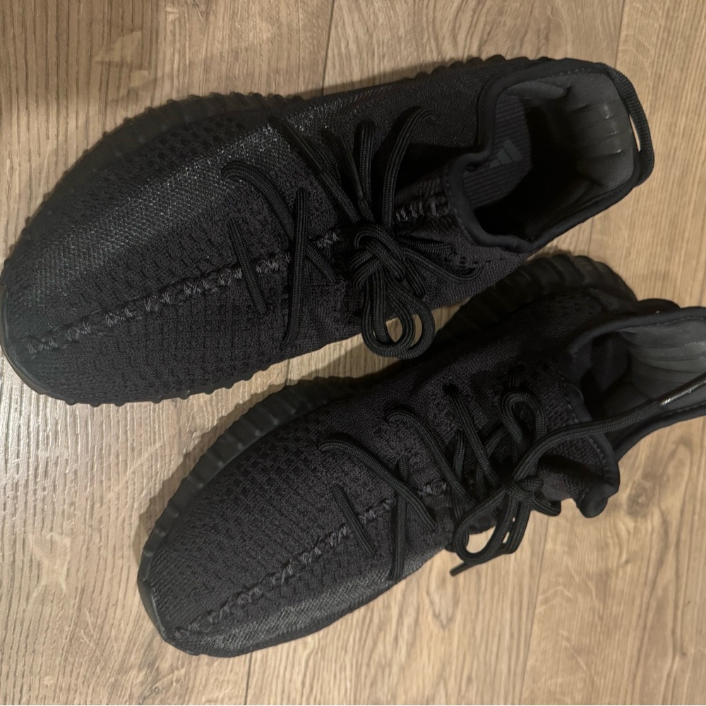Size 9.5 - adidas Yeezy Boost 350 V2 Low Onyx